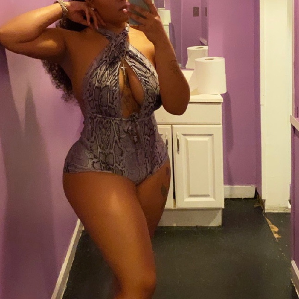 Custom romper - Picture 1 of 1